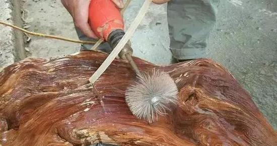 崖柏凹槽用什么工具打磨,打磨崖柏根雕的视频教程