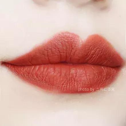 当男朋友和口红同时掉进水里,口红掉进水里了有用吗