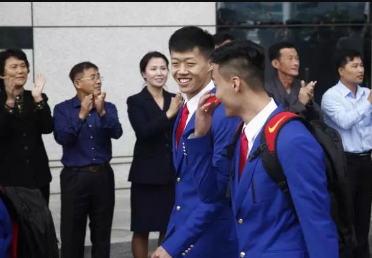 姚明再度身兼三职,中国男篮红蓝两队合体,混编阵容出访有惊喜