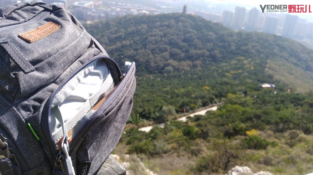 轻巧小背包,容量大且小巧轻便的背包