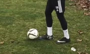足球教学起球过人技巧,足球技巧平地起球