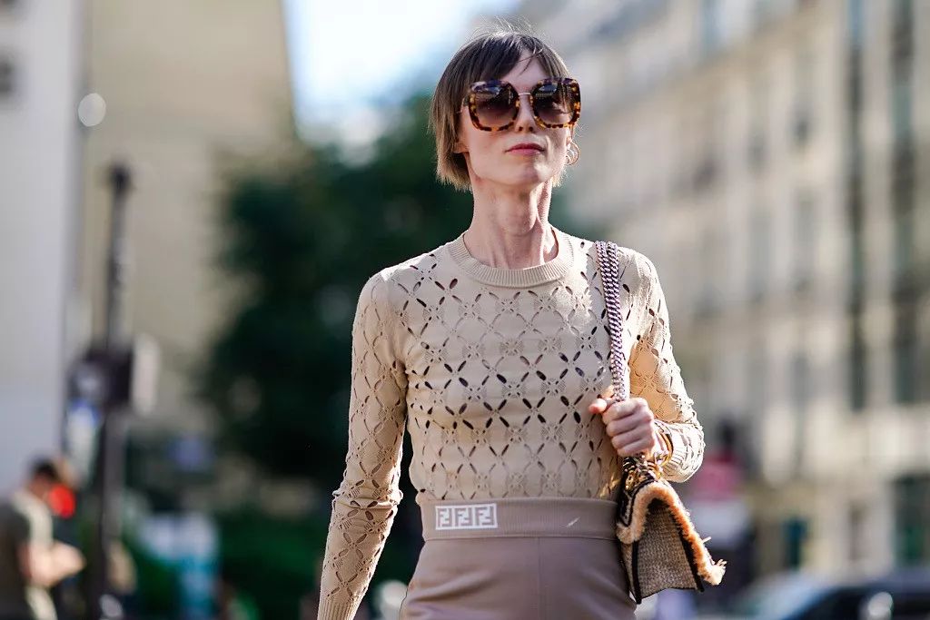 好看的格纹毛衣非常百搭好看,明星同款棋盘格开衫毛衣