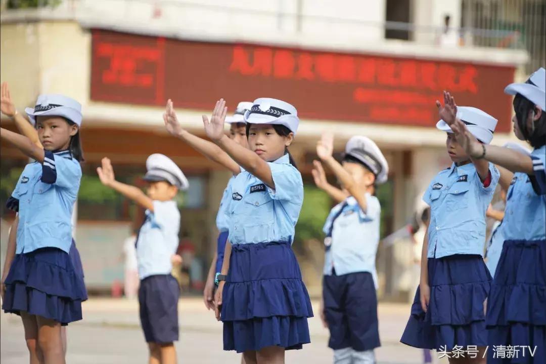 小学生当交警感受,成为交警
