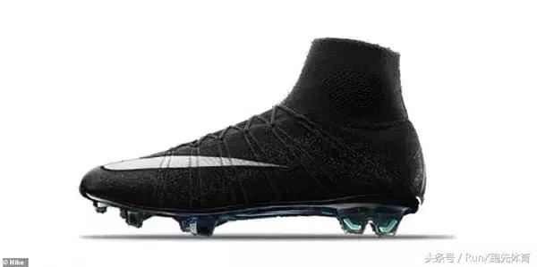 c罗15年踢曼城,c罗15代球鞋