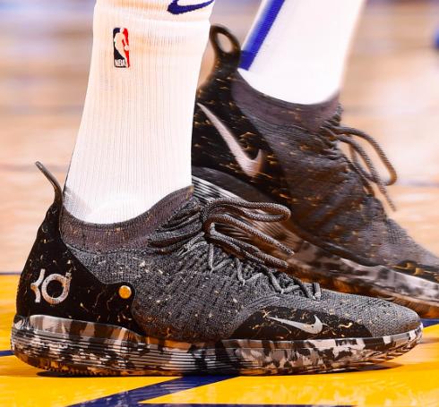 今日球场战靴鉴赏：奥迪的拉链鞋