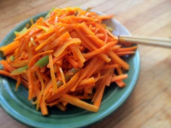 胡萝卜吃多了皮肤变黄会有危害吗,胡萝卜吃多了有什么坏处