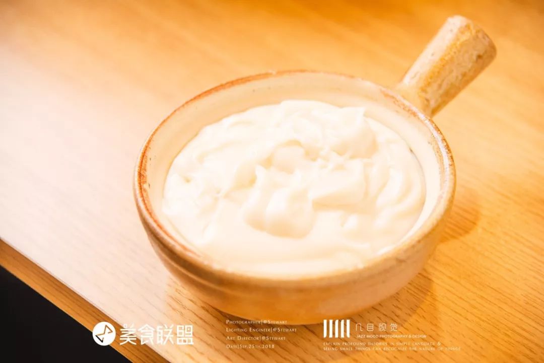 昆明南屏街90㎡小店，用60cm的一大锅装着比头大的“臭味”美食