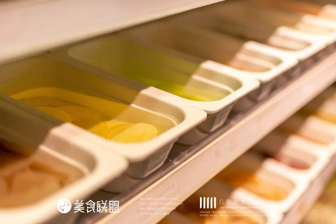 昆明南屏街90㎡小店，用60cm的一大锅装着比头大的“臭味”美食