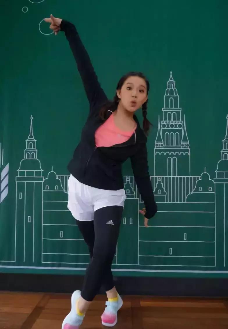 47岁女明星晒孕照,女明星怀孕拍摄花絮