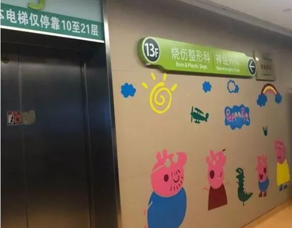 宝宝被开水烫伤妈妈去救他,婴儿被100开水烫伤后续