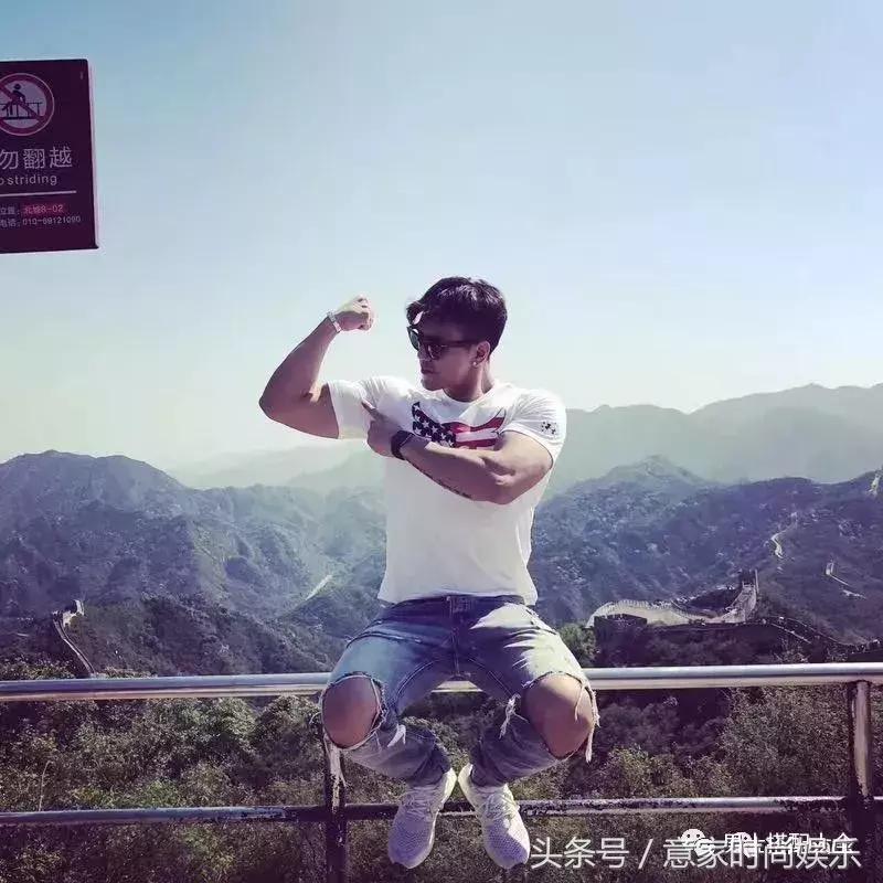 采访别人一身衣服多少钱,采访男生一身穿搭几十万