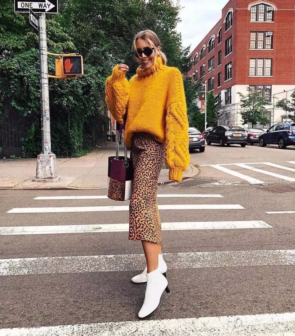 今年的靴子流行买短不买长,今年秋冬穿靴子就买这3种高级色