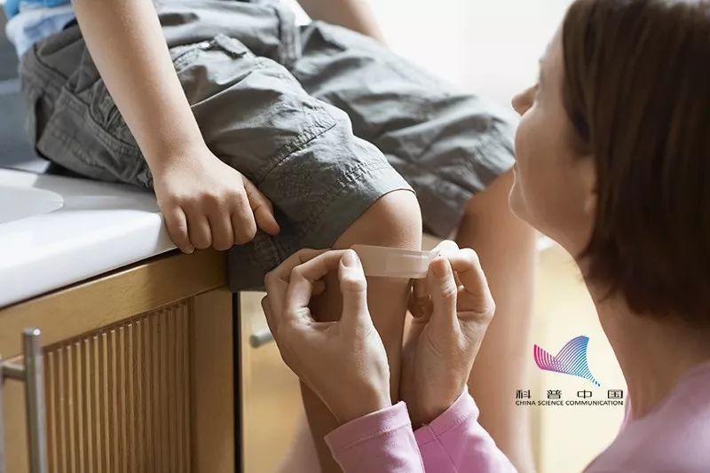 伤口结痂后摸起来又疼又痒,伤口结痂了才发现毫无痛感