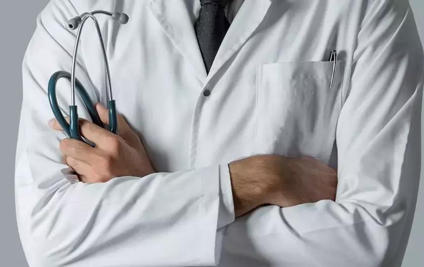 18岁中国留学生跃轨自杀，当场死亡！“我并没有想象的快乐”