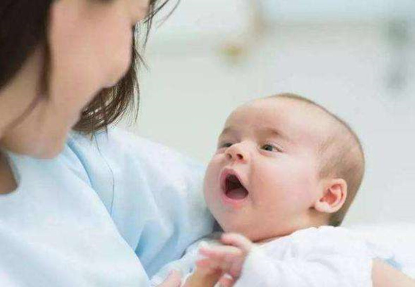 哺乳期乳房有白点应该抹点什么药,哺乳期乳房常见的问题有哪些