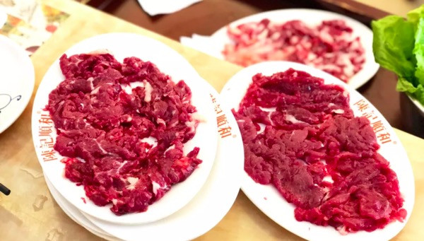 一头黄牛,出肉率仅为37%,这家潮汕牛肉火锅可谓口口珍贵!