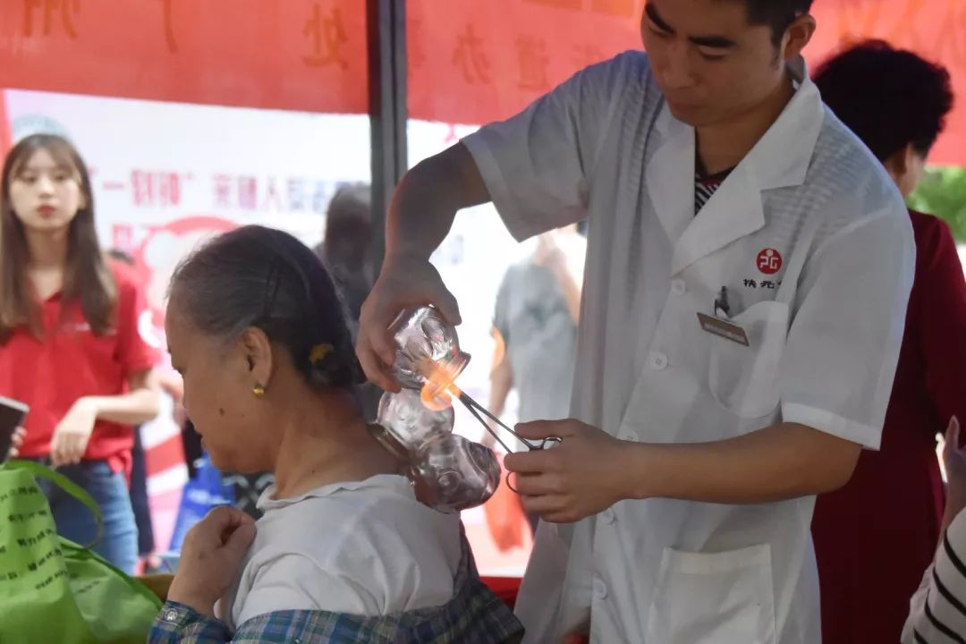 天河｜免费剪发、义诊……天河南的这场公益集市，你来凑热闹了吗