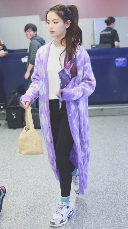 杨超越巴黎秀,杨超越近期风格变化大