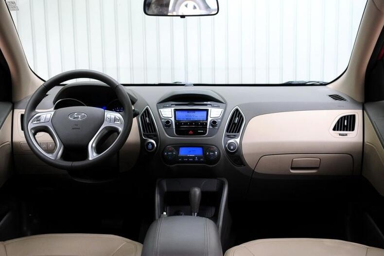 16年3万公里的东南DX7和11年8万公里的现代IX35,7万多适合哪款车