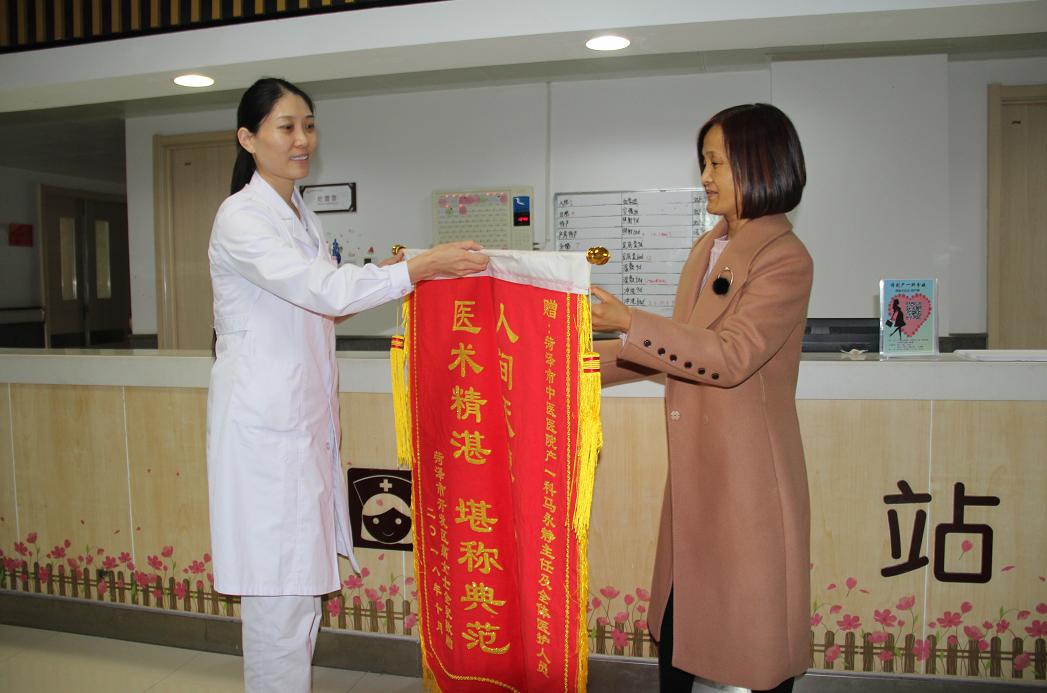 臀位外倒转术让孕妈安心顺产,难产准妈推肚皮助产全过程