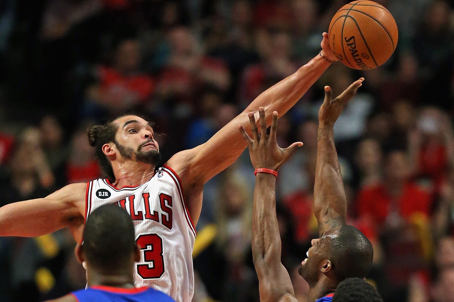 爷爷打足球,爷爷打篮球乒乓球羽毛球