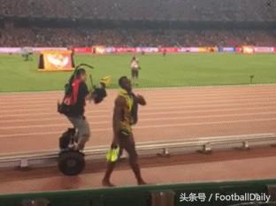 跟博尔特练爆发力,和博尔特运球赛跑