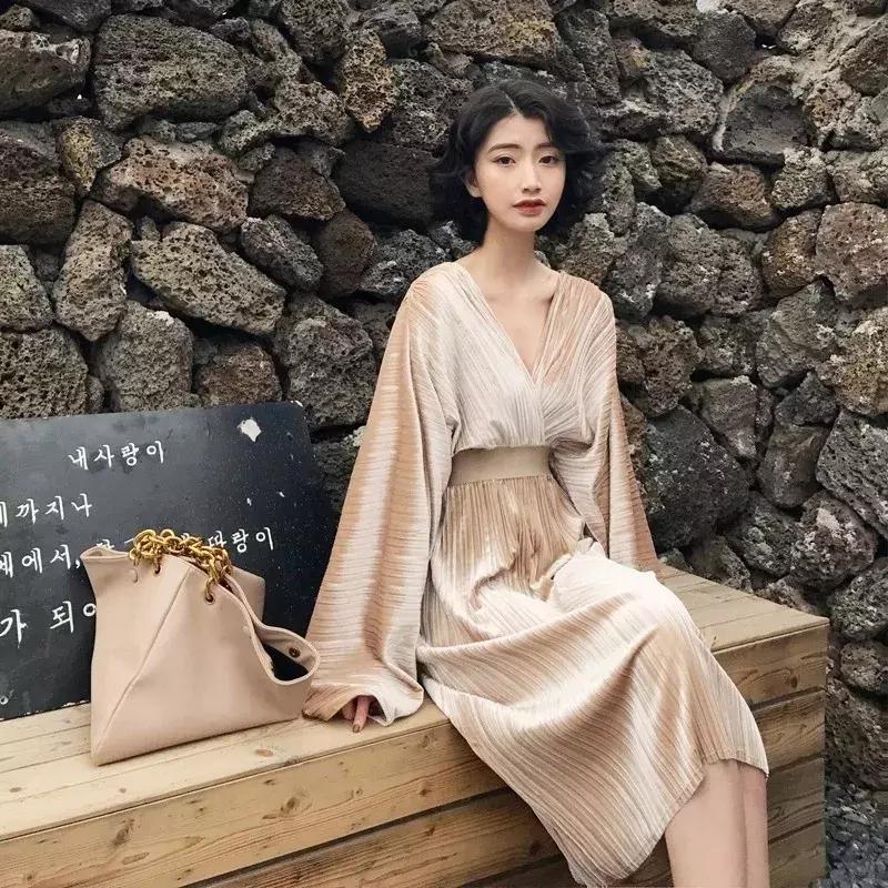 今年流行丝绒单品,冬季丝绒单品搭配