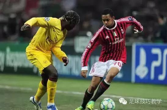 小学生足球带球过人失误,足球带球过人实用教学