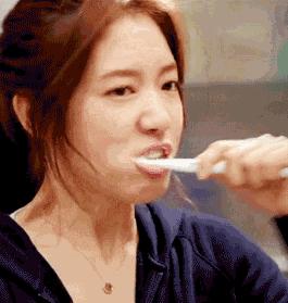 囧！天仙脸配上大黄牙，这是什么操作？！