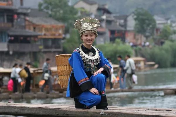 湖南凤凰古城红色旅游,红辣椒旅游