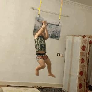 小孩倒立俯卧撑,倒立俯卧撑小学生练八块腹肌