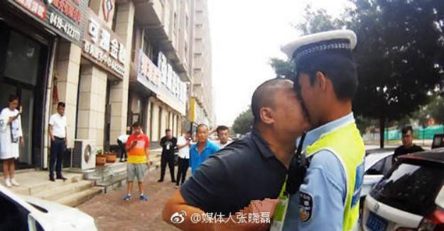 眉有办法!发际线男孩小吴祝福赵丽颖结婚,曾表示理想型是赵丽颖