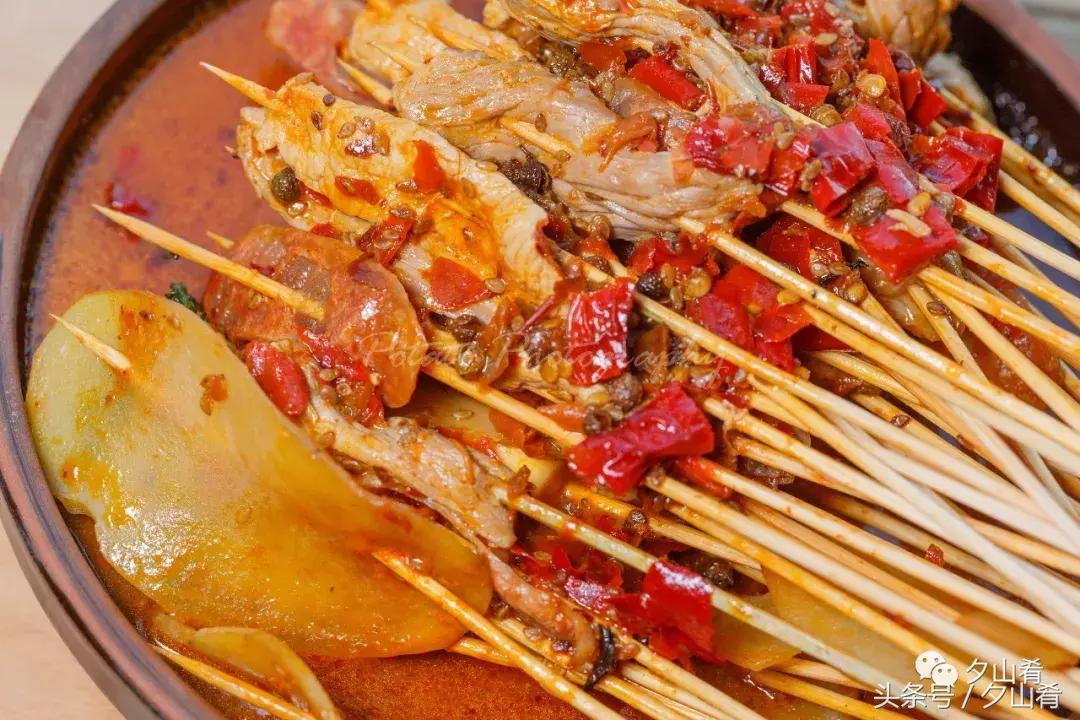 冷锅串串香不收锅底,热锅串串的做法