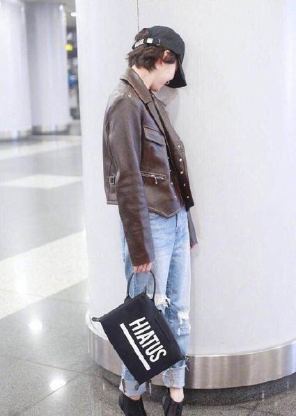 周冬雨同款衣服穿搭秋冬,周冬雨牛仔裤连衣裙