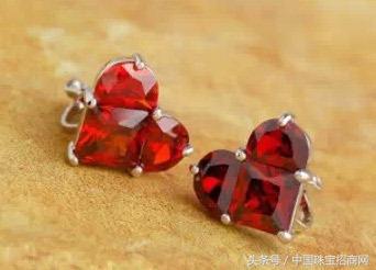 18k金天然高品质锆石戒指,莫桑石和锆石戒指哪个值得买