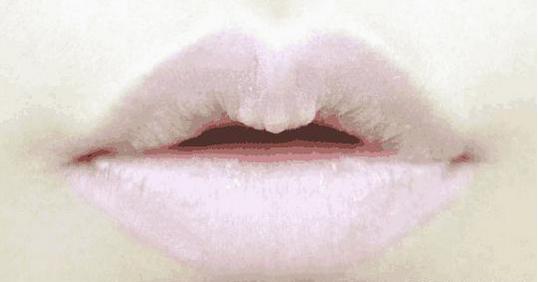 口红不上色是假的吗,口红不上色要多涂几遍吗