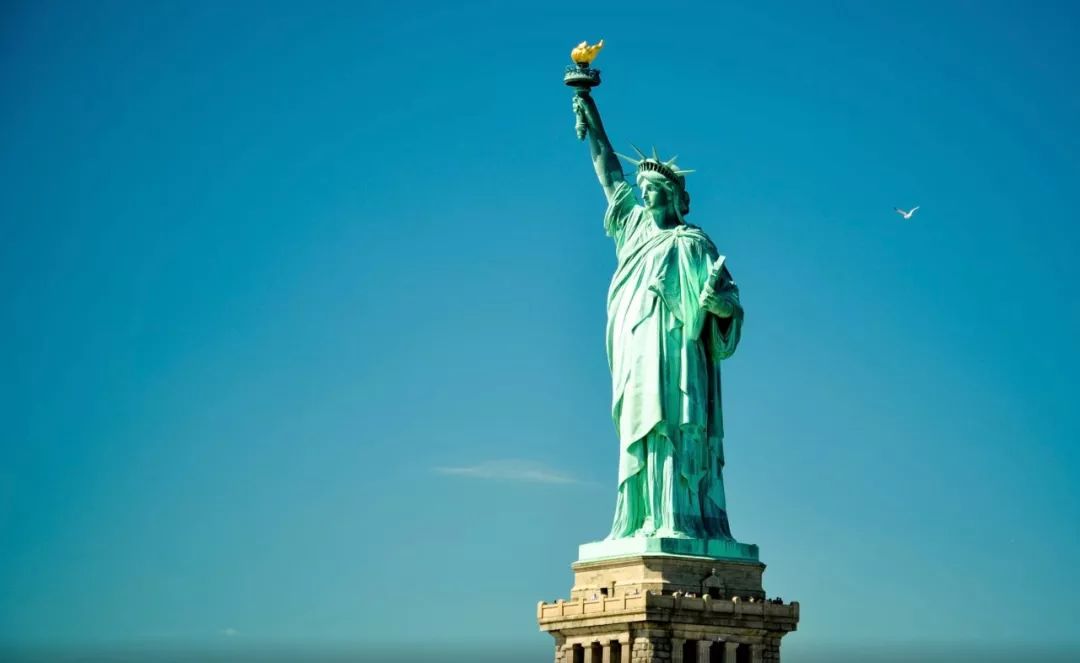 在香港游玩用什么app买票,去香港旅游坐飞机到哪省钱