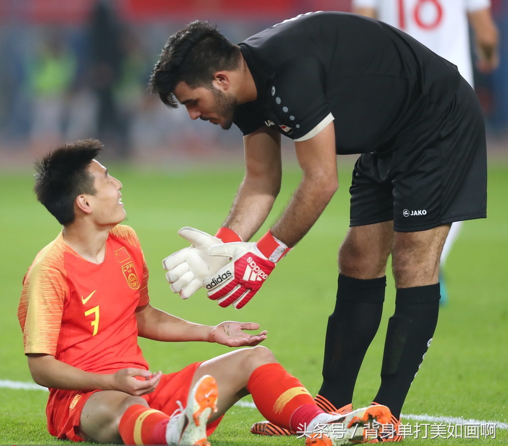 一场2:0让国足提前摆脱垫底排名,国足大胜全靠27岁锋霸的出色表现