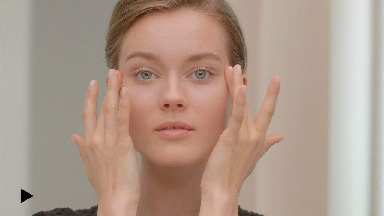 显老的鱼尾纹赶也赶不走？这种方法安全又见效！