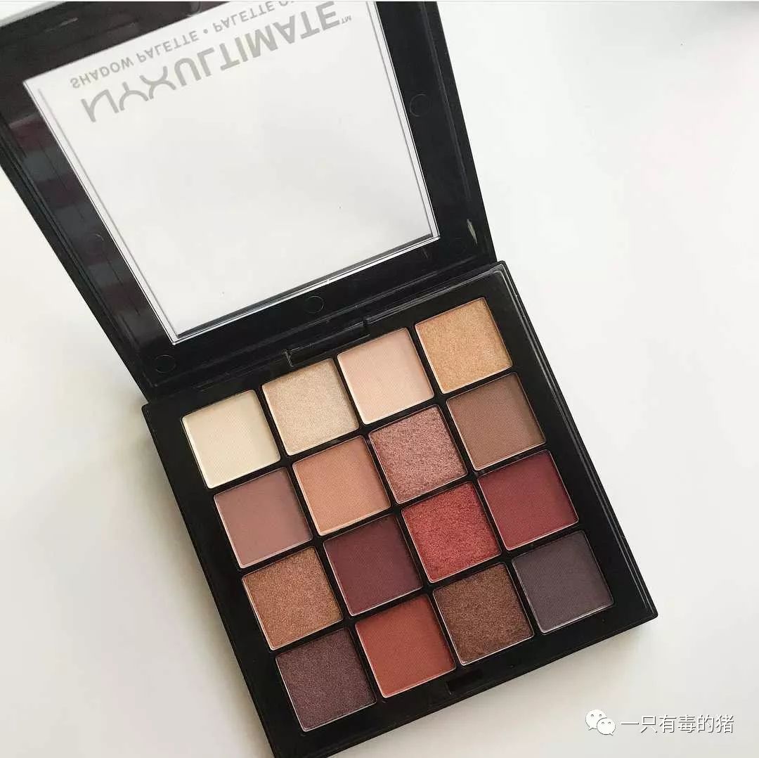 深扒摔跤炫富：原来富婆们20w包包里的东西也没什么了不起