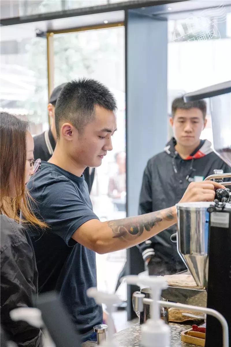 上海时装周潮流大秀,上海时装周快闪视频