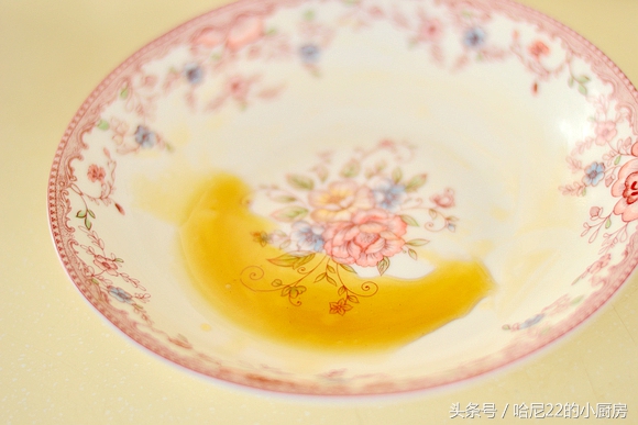 土鸡炖汤什么时候放盐要不要焯水,土鸡炖汤焯水的黄油要不要去掉