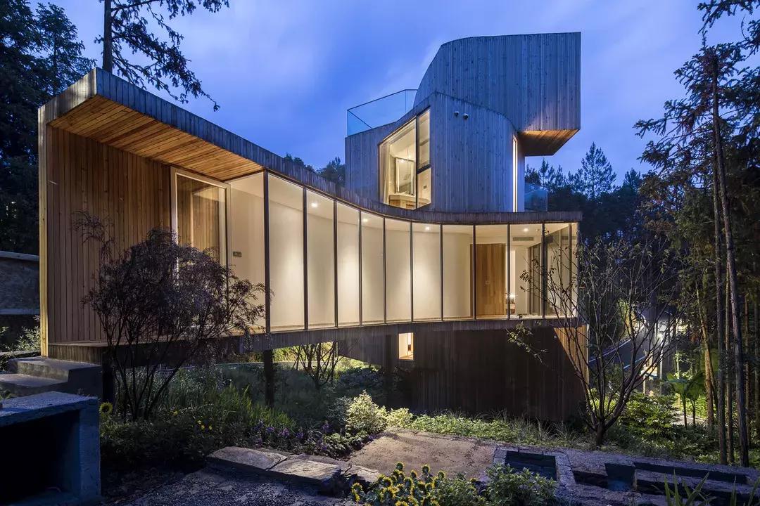 这片媲美京都的红叶之森只藏15栋梦幻树屋，杭州1.5h直达！