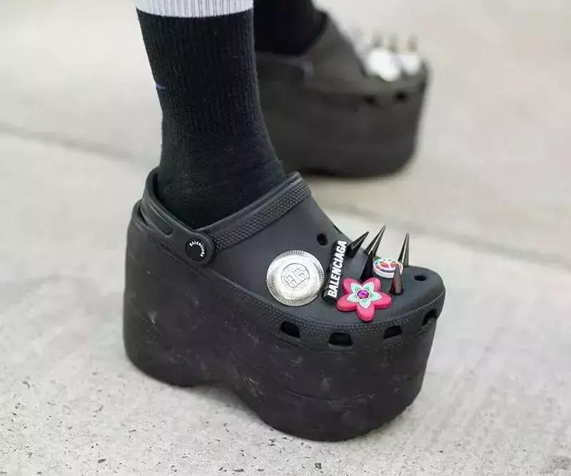 巴黎世家出了款1万2的老北京布鞋？就算是真的，我也不觉意外