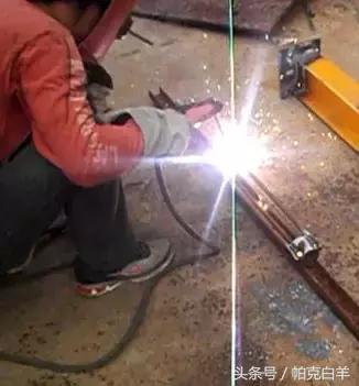 新型花篮拉杆式悬挑架,普通悬挑架与花篮式悬挑架的区别