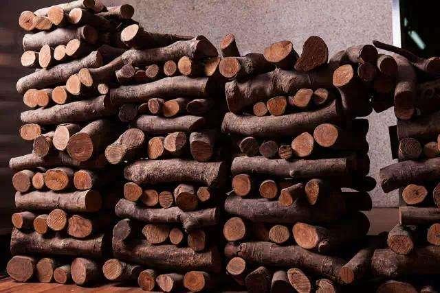 黑胡桃和樱桃木有什么区别,什么是黑胡桃原木纹理