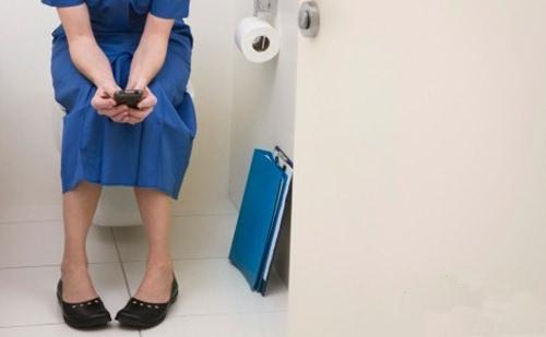 日本调查：多少人喜欢憋屎憋尿憋到不行再去上厕所