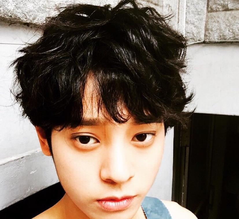 不务正业又热爱副业,郑俊英不务正业