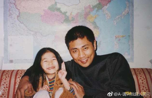 与网络*力暴**正面刚被全网赞！现在的00后谈恋爱都这么圈粉了？