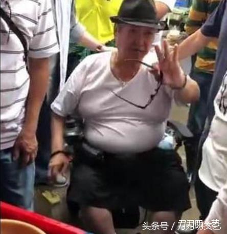 洪金宝对比李连杰谁地位高,洪金宝和李连杰哪个地位高